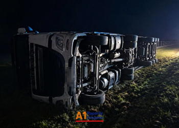 Ciężarówka wypadła z jezdni. Utrudnienia na A1 pod Łodzią