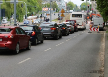 Przebudowują przystanki autobusowe na Zachodniej przy Manufakturze. Są utrudnienia w ruchu