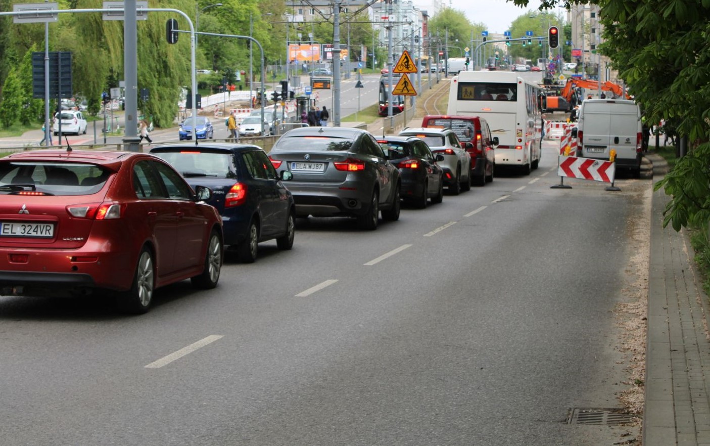 Przebudowują przystanki autobusowe na Zachodniej przy Manufakturze. Są utrudnienia w ruchu