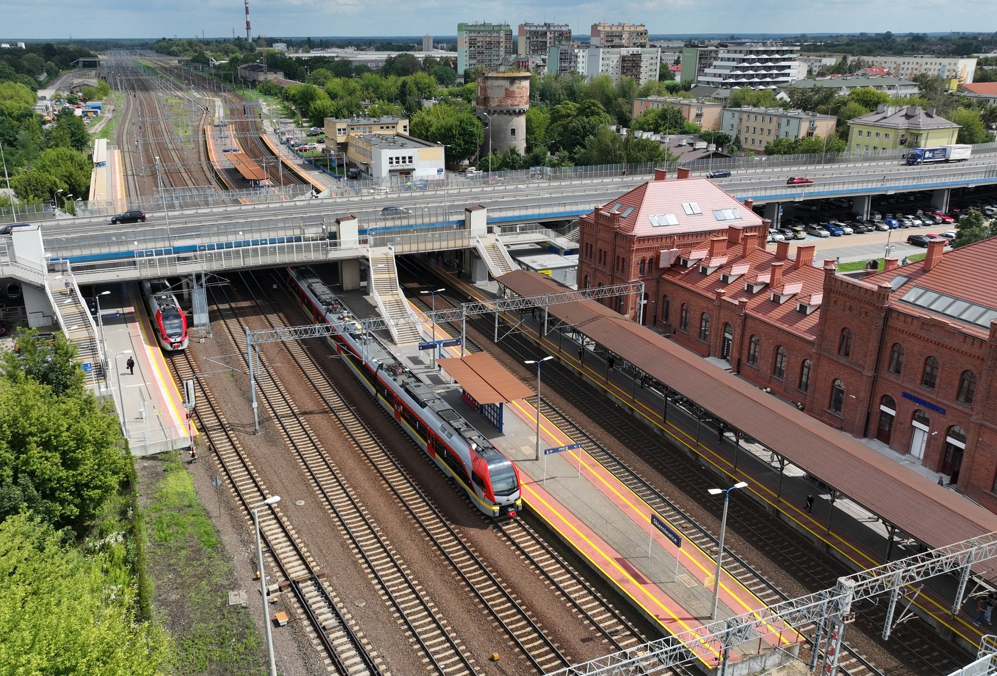 Modernizacji dworca w Skierniewicach ciąg dalszy. Pojawią się m.in. elektroniczne tablice
