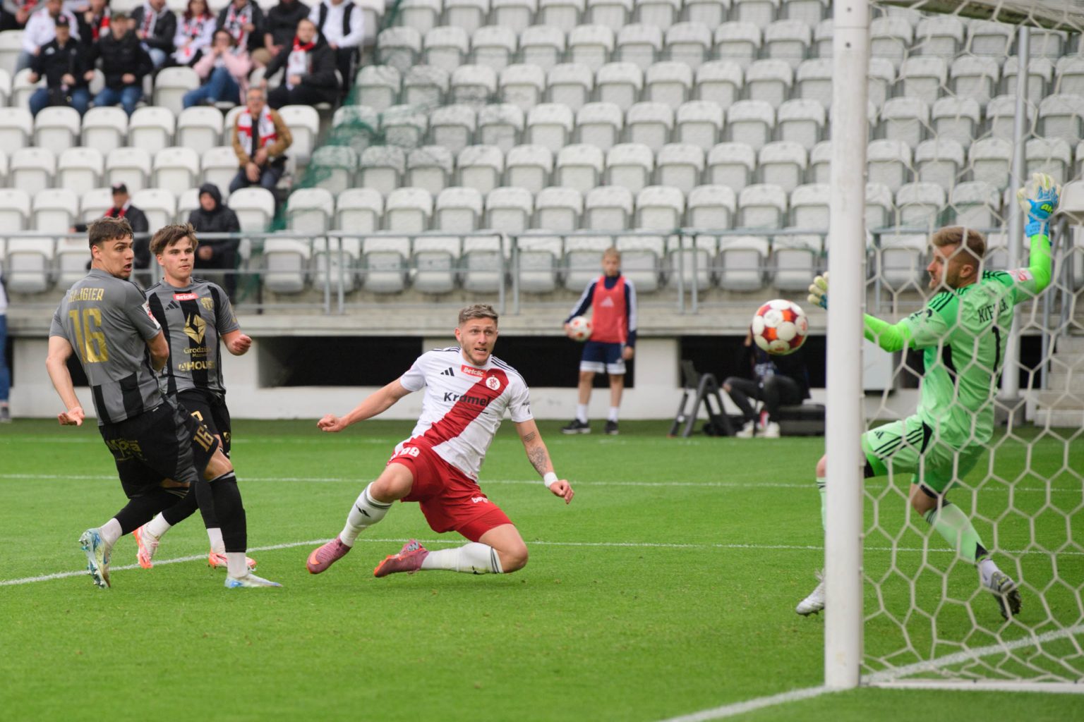 LKS Lodz vs Pogon Grodzisk fot Sebastian Szwajkowski 21