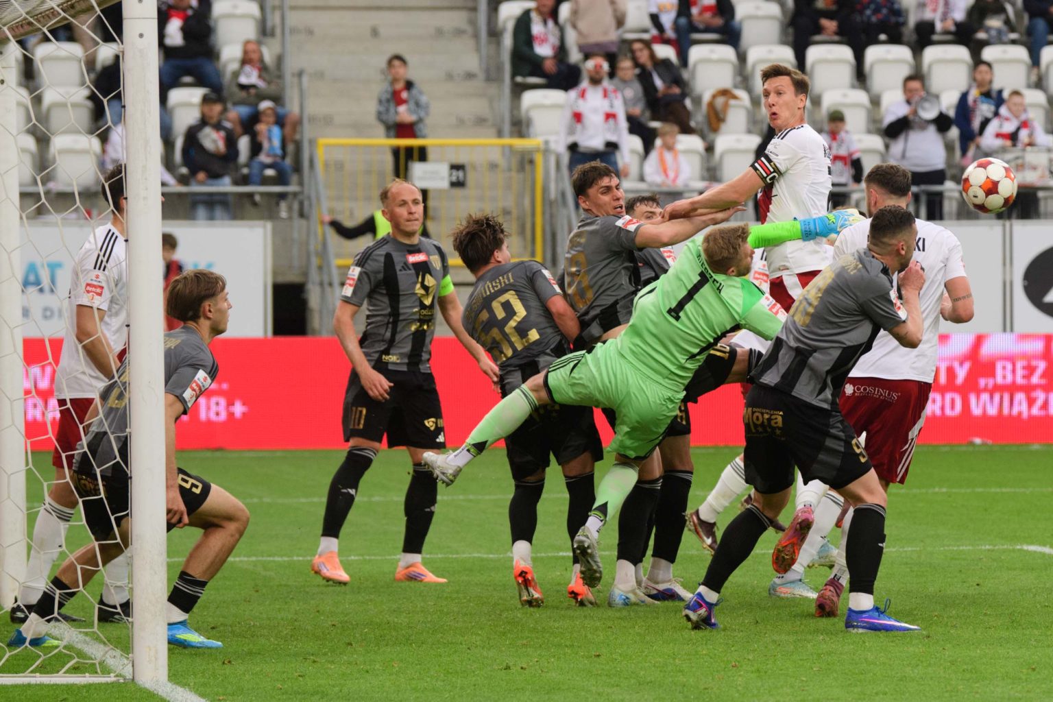 LKS Lodz vs Pogon Grodzisk fot Sebastian Szwajkowski 23