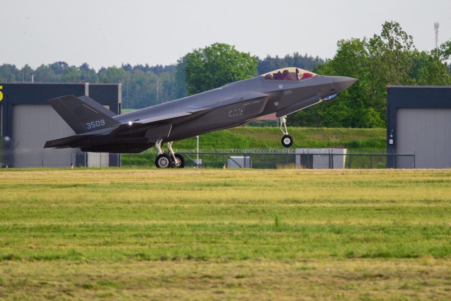 Lądowanie pierwszych F35 w Bazie w Łasku fot Sebastian Szwajkowski_18 Ladowanie pierwszych F35 w Bazie w Lasku fot Sebastian Szwajkowski 18 1