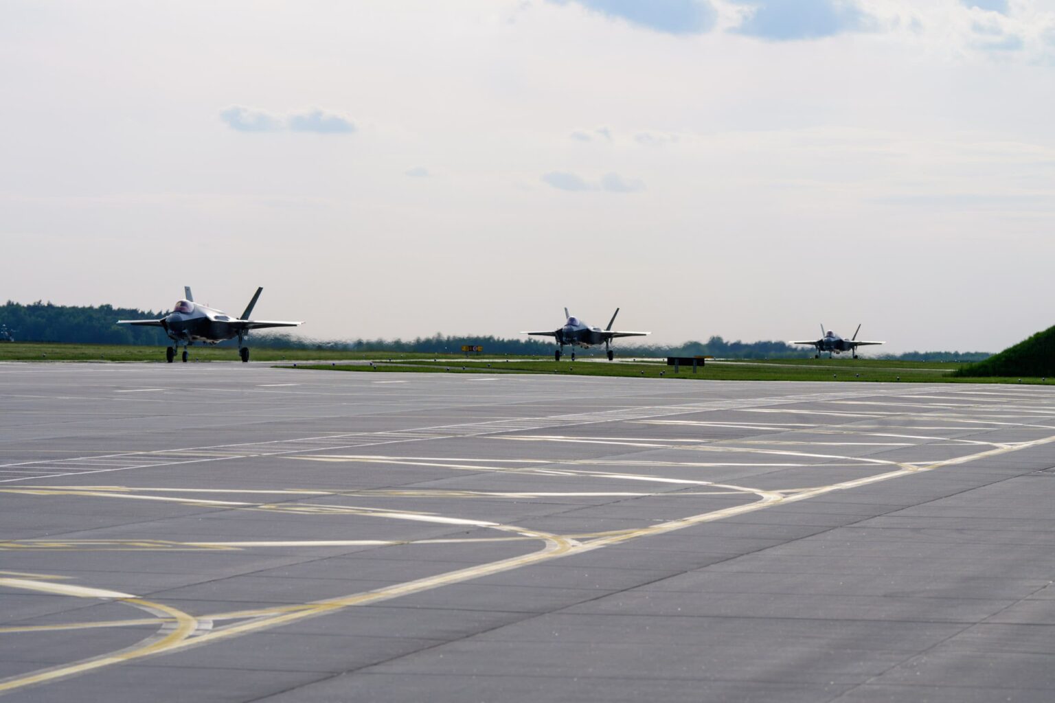 Ladowanie pierwszych F35 w Bazie w Lasku fot Sebastian Szwajkowski 2 1