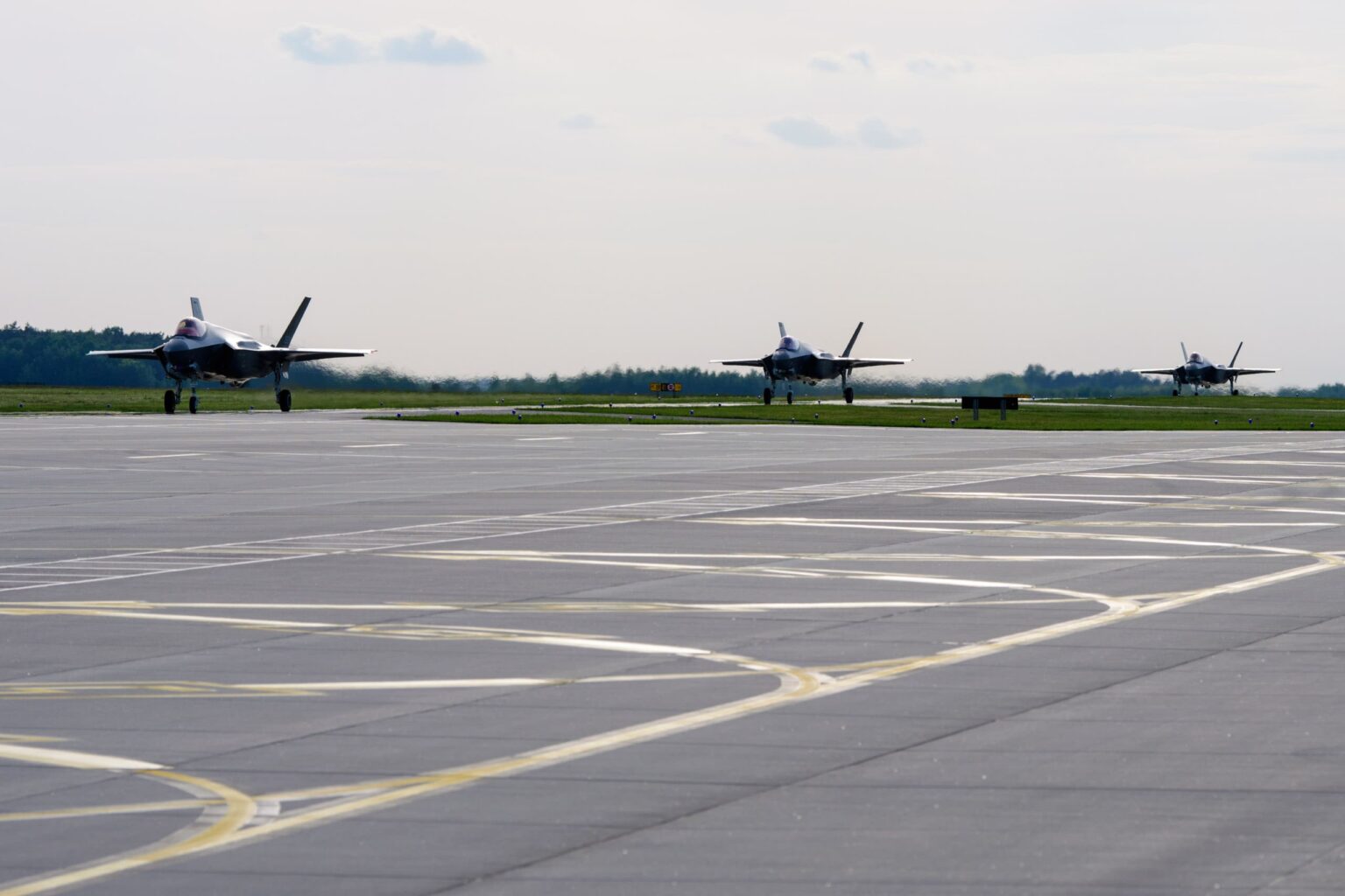 Ladowanie pierwszych F35 w Bazie w Lasku fot Sebastian Szwajkowski 3 1
