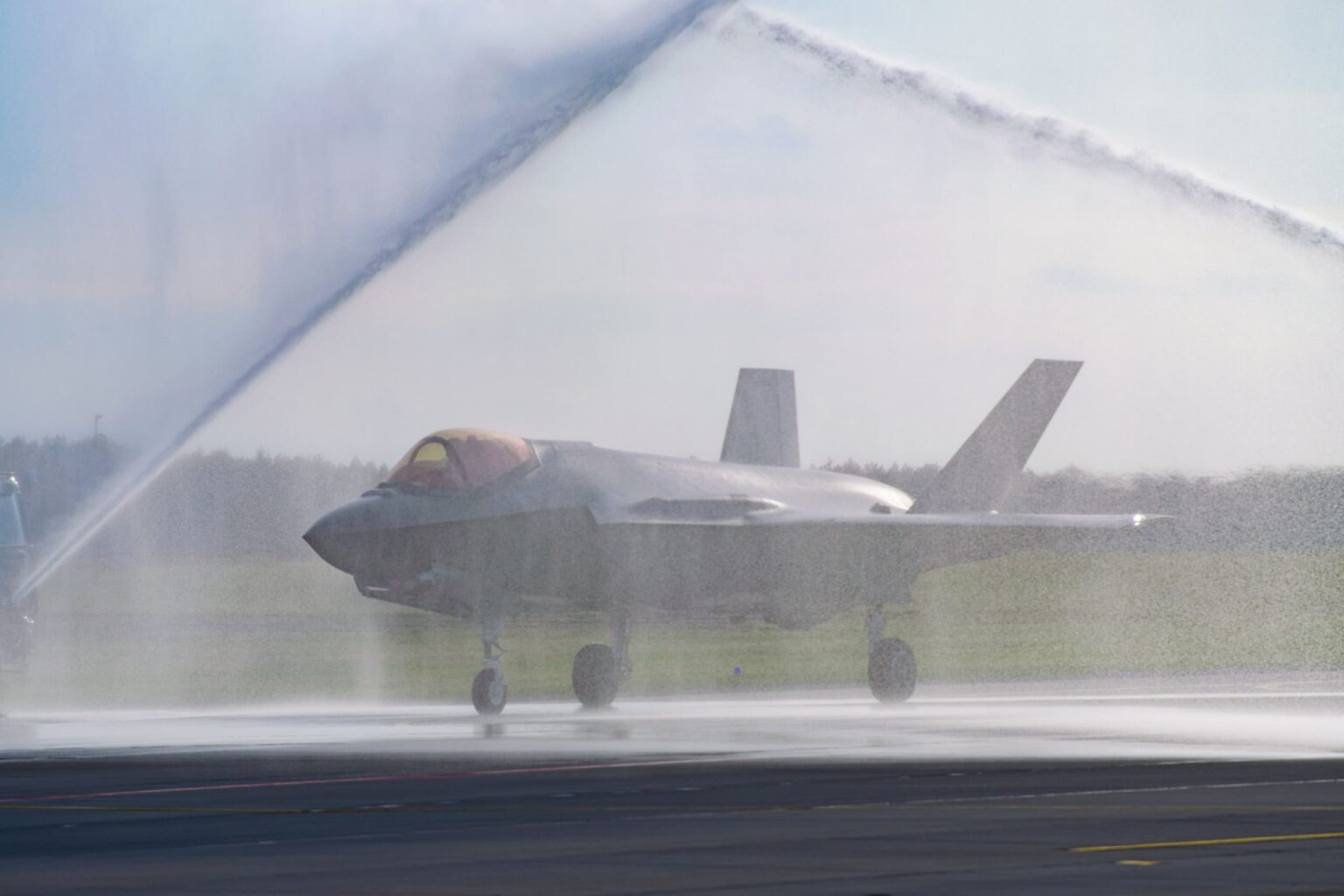 Ladowanie pierwszych F35 w Bazie w Lasku fot Sebastian Szwajkowski 6 1