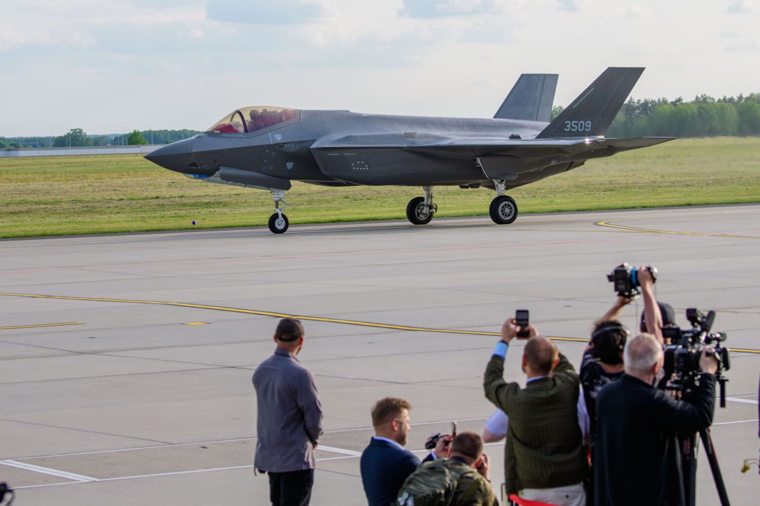 Ladowanie pierwszych F35 w Bazie w Lasku fot Sebastian Szwajkowski 7 1