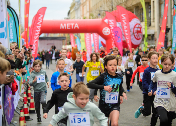 Mini Bieg Ulicą Piotrkowską Rossmann Run 2026. Rekordowe półtora tysiąca zawodników [ZDJĘCIA]