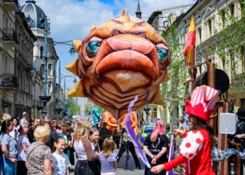 Parada z okazji 20 lat Manufaktury fot Sebastian Szwajkowski 25