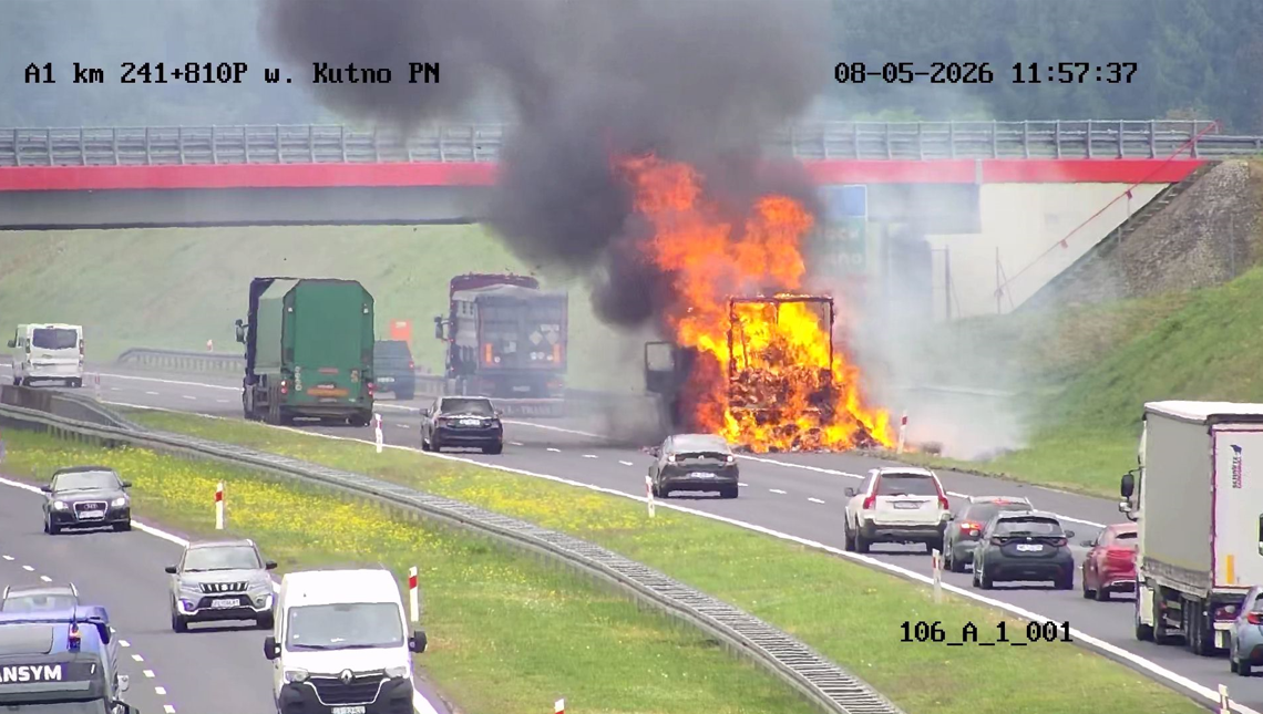 Na A1 płonęła ciężarówka z makulaturą. Droga zablokowana 1 Pożar na A1