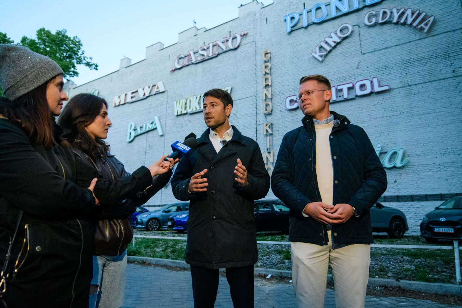 Proba generalna Galererii Neonow fot Sebastian Szwajkowski