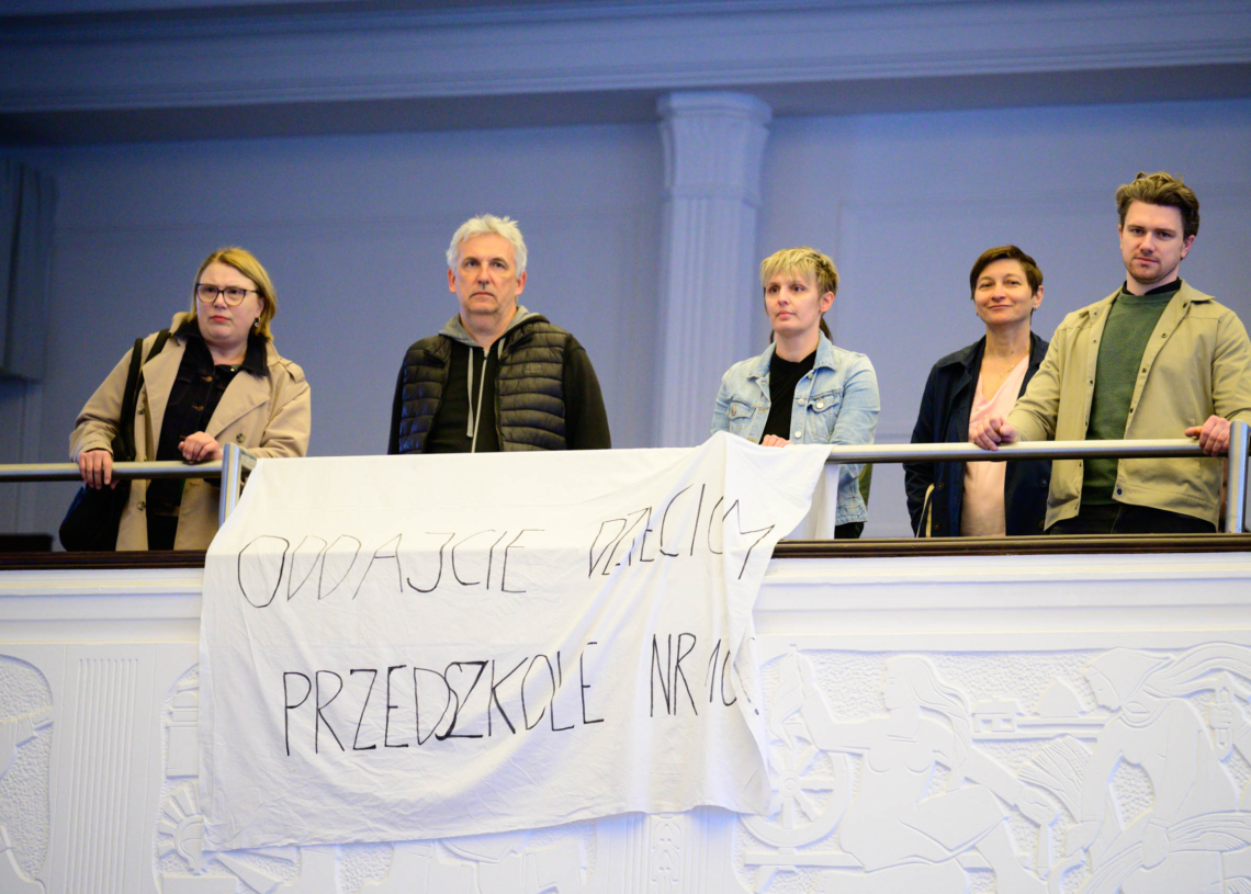 Protest w sprawie zlobkow na Radzie Miasta fot Sebastian Szwajkowski 3