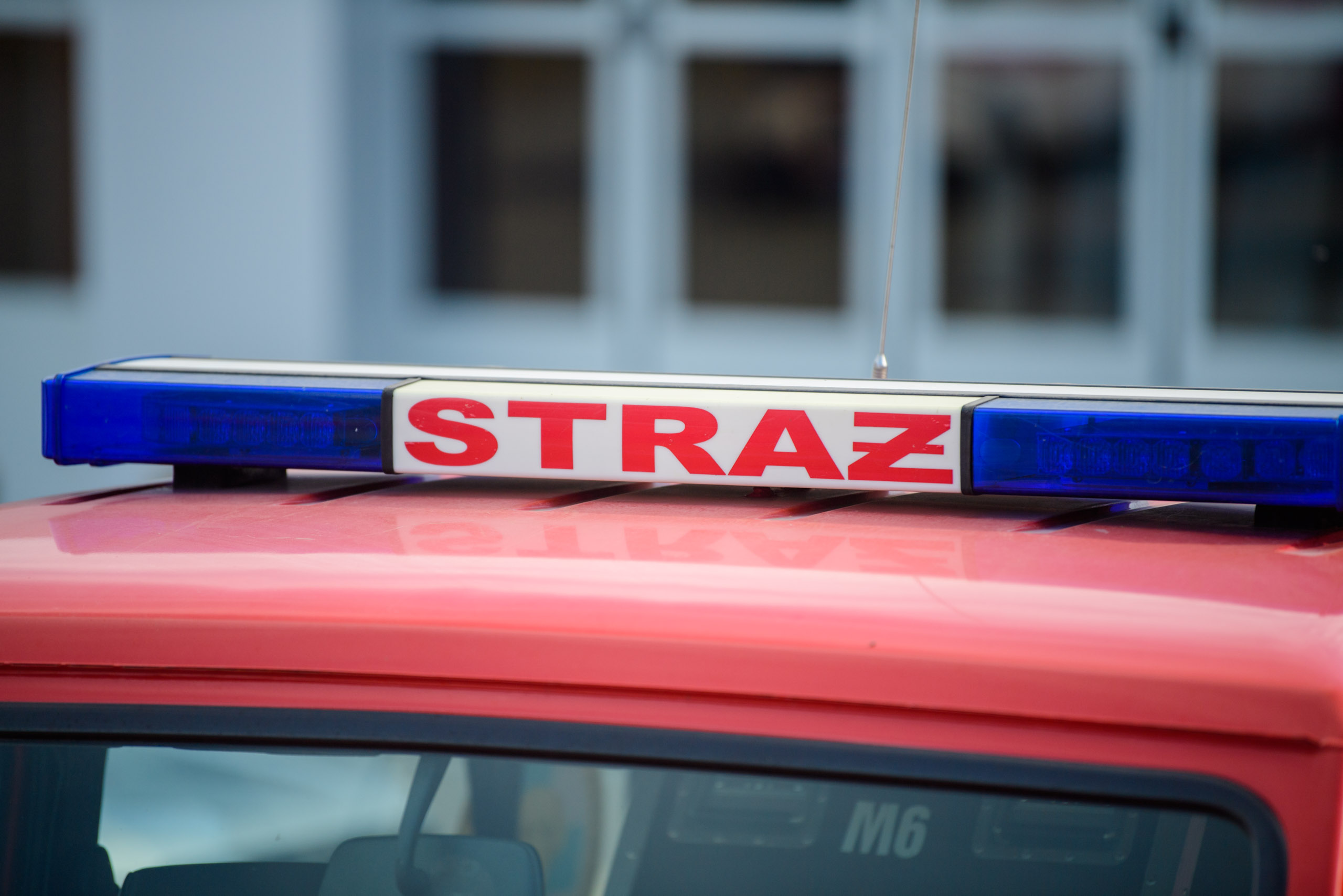 Tragiczny pożar mieszkania w Łodzi. Nie żyją dwie osoby, 7 ewakuowanych