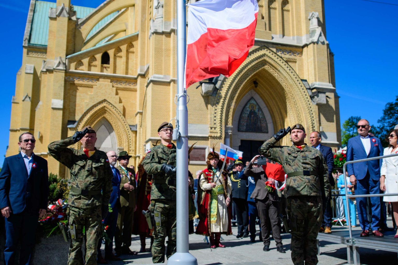 Święto Konstytucji 3 Maja oficjalne uroczystości przed katedrą fot Sebastian Szwajkowski_2 Swieto Konstytucji 3 Maja oficjalne uroczystosci przed katedra fot Sebastian Szwajkowski 2