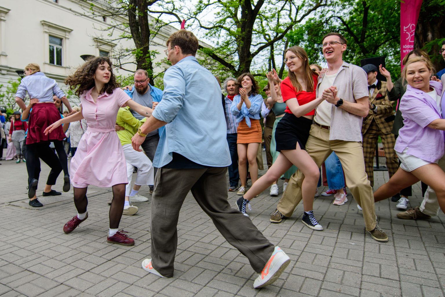 Swingowy spacer ulicą Piotrkowską 2026 fot Sebastian Szwajkowski_2 Swingowy spacer ulica Piotrkowska 2026 fot Sebastian Szwajkowski 2