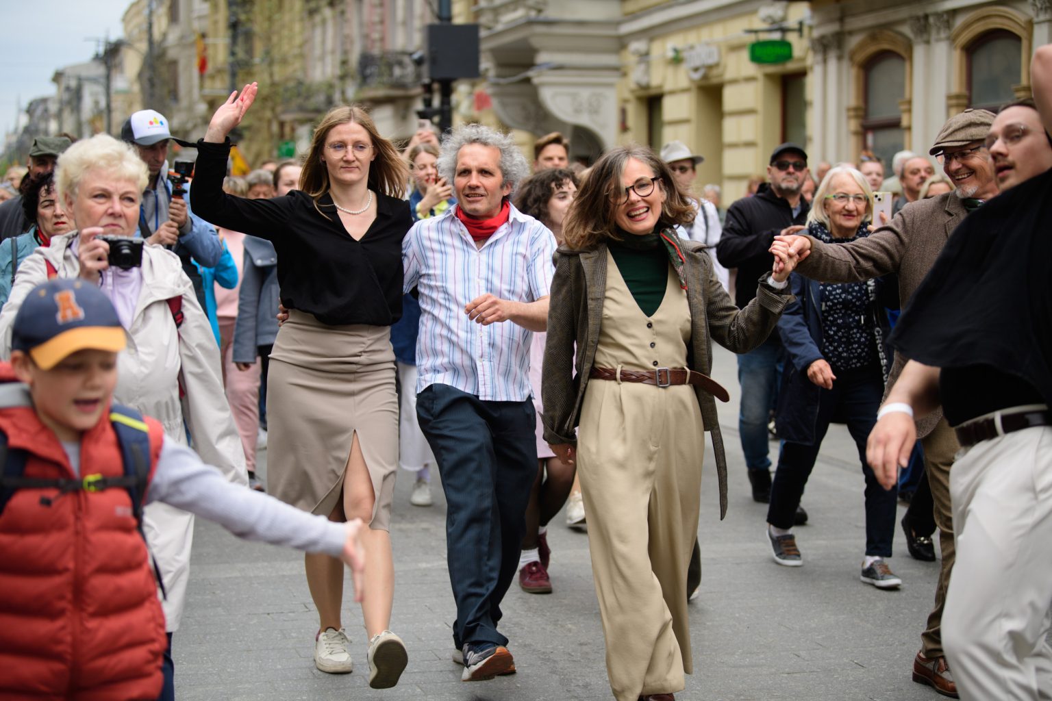 Swingowy spacer ulica Piotrkowska 2026 fot Sebastian Szwajkowski 20