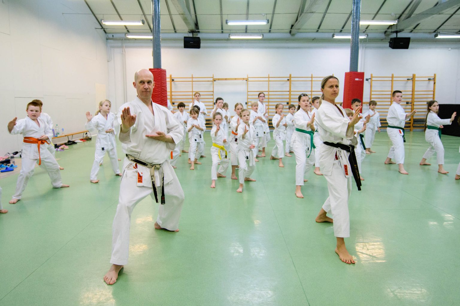 Szkola karate z Lodzi z pucharem i medalami fot Sebastian Szwajkowski 14