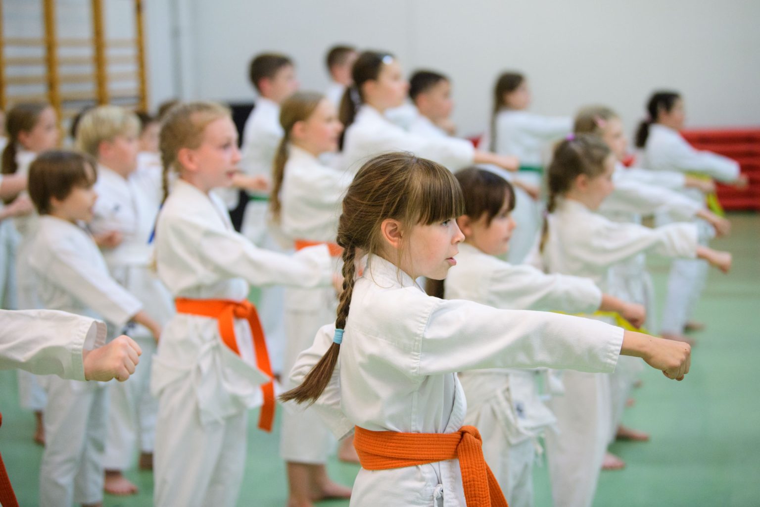 Szkola karate z Lodzi z pucharem i medalami fot Sebastian Szwajkowski 19