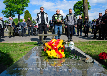 Weterani na motocyklach oddali hołd poległym żołnierzom. Rajd dotarł do Łodzi [ZDJĘCIA]