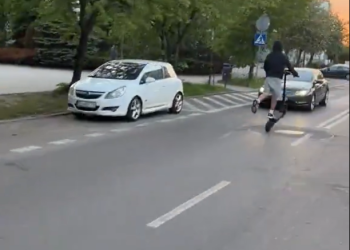 Szaleńczy rajd hulajnogą ulicami Łodzi. Policja szuka sprawcy