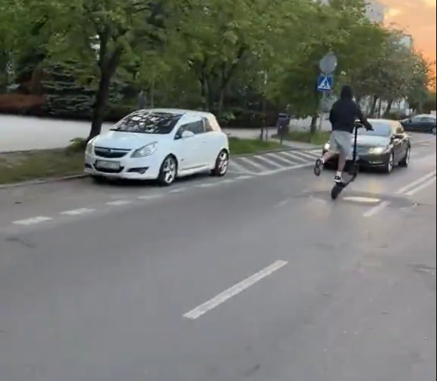 Szaleńczy rajd hulajnogą ulicami Łodzi. Policja szuka sprawcy