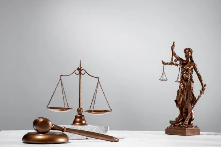 Adwokat Paweł Kozanecki poszukiwany listem gończym. Pełnomocnik 46-latka wydał oświadczenie 1 Paweł Kozanecki poszukiwany listem gończym. Pełnomocnik 46-latka wydał oświadczenie