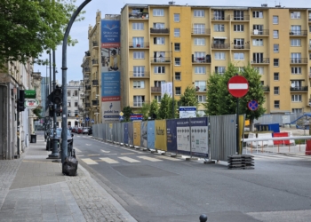 Kierowcy jeżdżą pod prąd na Sienkiewicza. Problem pojawił się po częściowym otwarciu ulicy