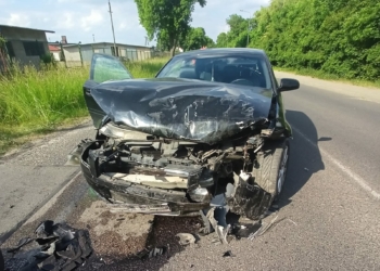 Czołowe zderzenie na DK91. Dwie osoby trafiły do szpitala [ZDJĘCIA]