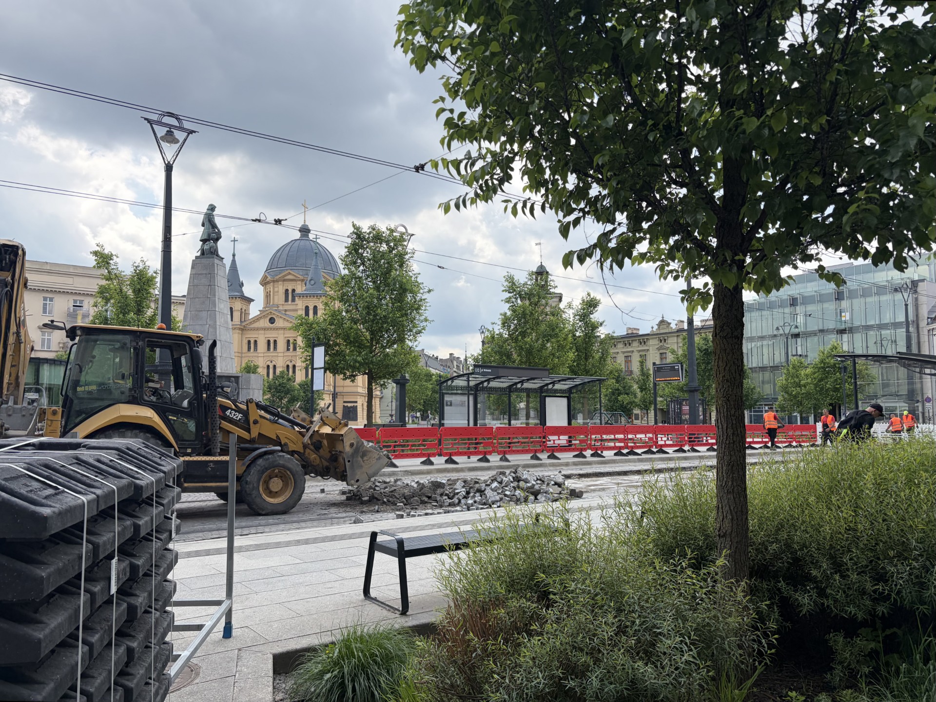 Kolejny remont Placu Wolności rozpoczęty. Kostkę zastąpi beton