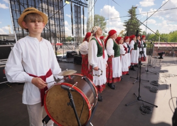 Dzień otwarty w Cementowni Warta. Muzyka, szkolenia z pierwszej pomocy i pokaz laserów