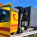 Utrudnienia na autostradzie A1. Ciężarówka wjechała w bariery energochłonne [ZDJĘCIA, AKTUALIZACJA]