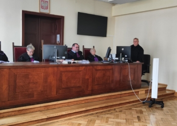 Nożem dźgnęła kolegę w brzuch. Sąd złagodził karę