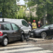 Stoją tramwaje na Narutowicza. Przejazd blokują 3 rozbite samochody