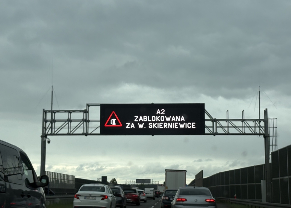 Karambol na A2. Zablokowana autostrada na wysokości węzła Skierniewice 1 Karambol na A2. Zablokowana autostrada na wysokości węzła Skierniewice