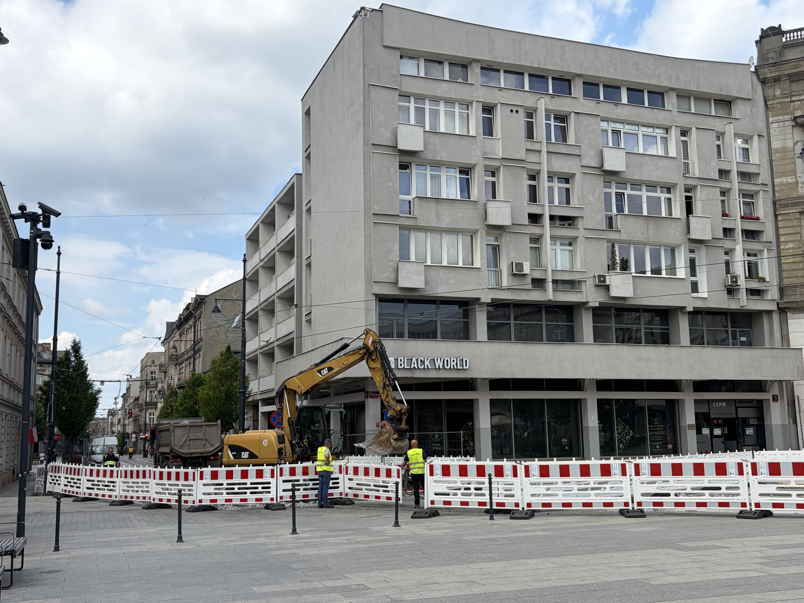 Kolejny remont Placu Wolności rozpoczęty. Kostkę zastąpi beton