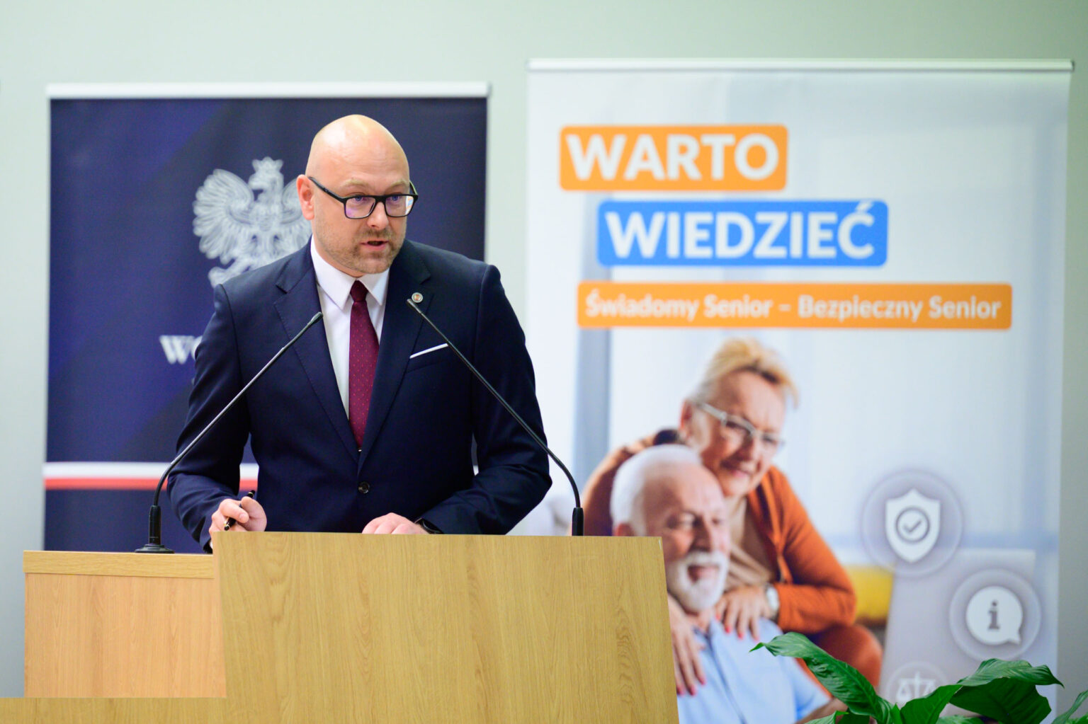 Konferencja Bezpieczny Senior z ministrem sprawiedliwosci Waldemarem Zurkiem fot Sebastian Szwajkowski 25