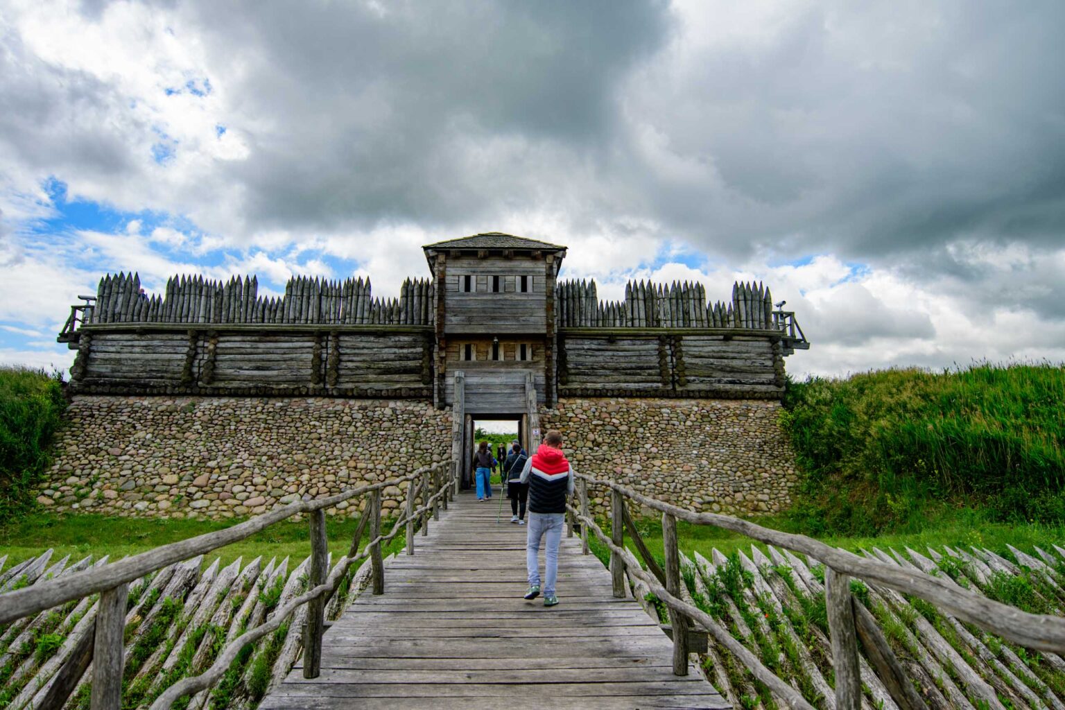 Piknik Archeologiczny w Tumie fot Sebastian Szwajkowski