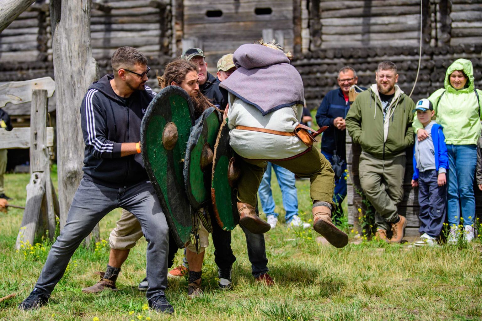 Piknik Archeologiczny w Tumie fot Sebastian Szwajkowski 14