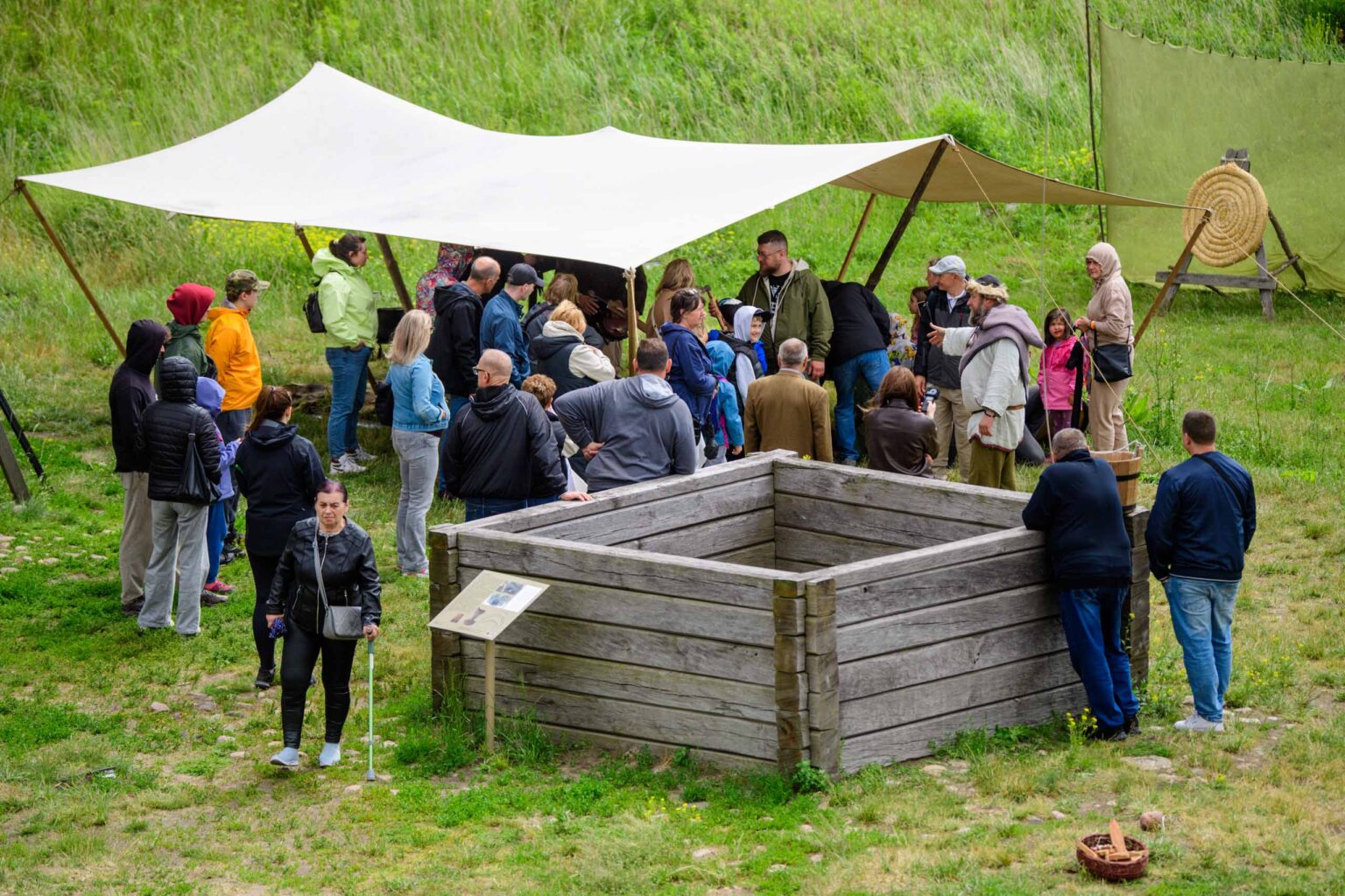 Piknik Archeologiczny w Tumie fot Sebastian Szwajkowski 17