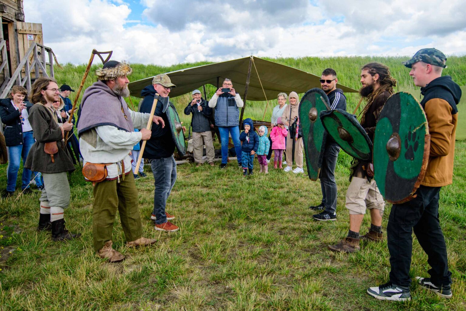 Piknik Archeologiczny w Tumie fot Sebastian Szwajkowski 2