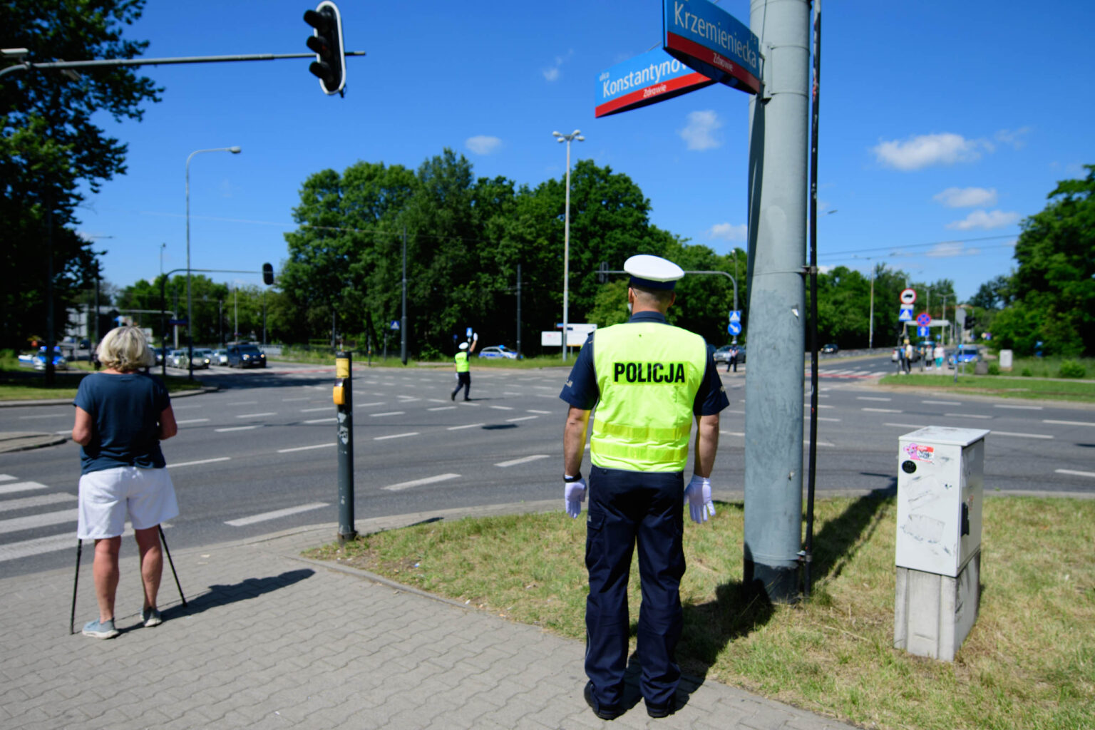 Policyjne zawody w kierowaniu ruchem fot Sebastian Szwajkowski