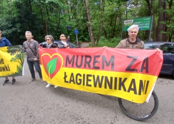 Protest w obronie Lasu Łagiewnickiego. Mieszkańcy sprzeciwiają się planowanym inwestycjom [ZDJĘCIA]
