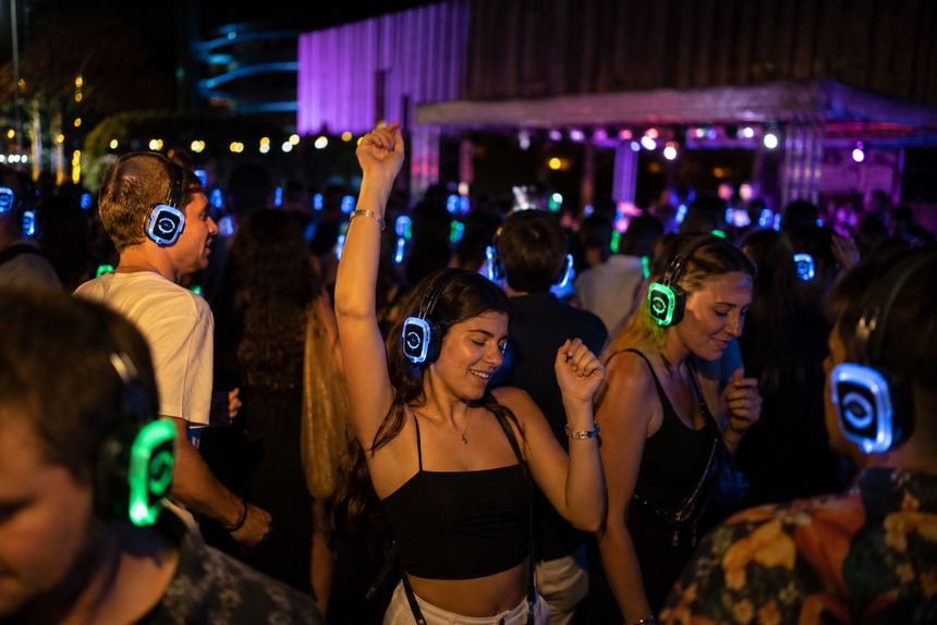 Koncerty, kino plenerowe i Silent Disco. Wakacje na Piotrkowskiej w Łodzi 1 Koncerty, kino plenerowe i Silent Disco. Wakacje na Piotrkowskiej w Łodzi