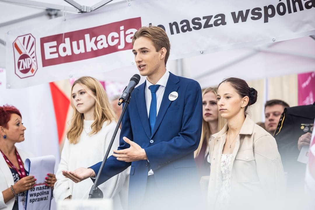 Czego brakuje w polskiej szkole? Gościem RŁ Paweł Mrozek z Akcji Uczniowskiej