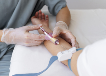 Nie róbmy wakacji od pomagania. Krwiodawcy są potrzebni także latem