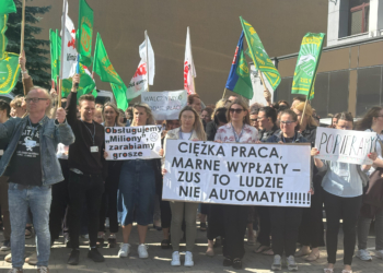 Pracownicy ZUS strajkują. Utrudnienia dla klientów w Łodzi i regionie [ZDJĘCIA]
