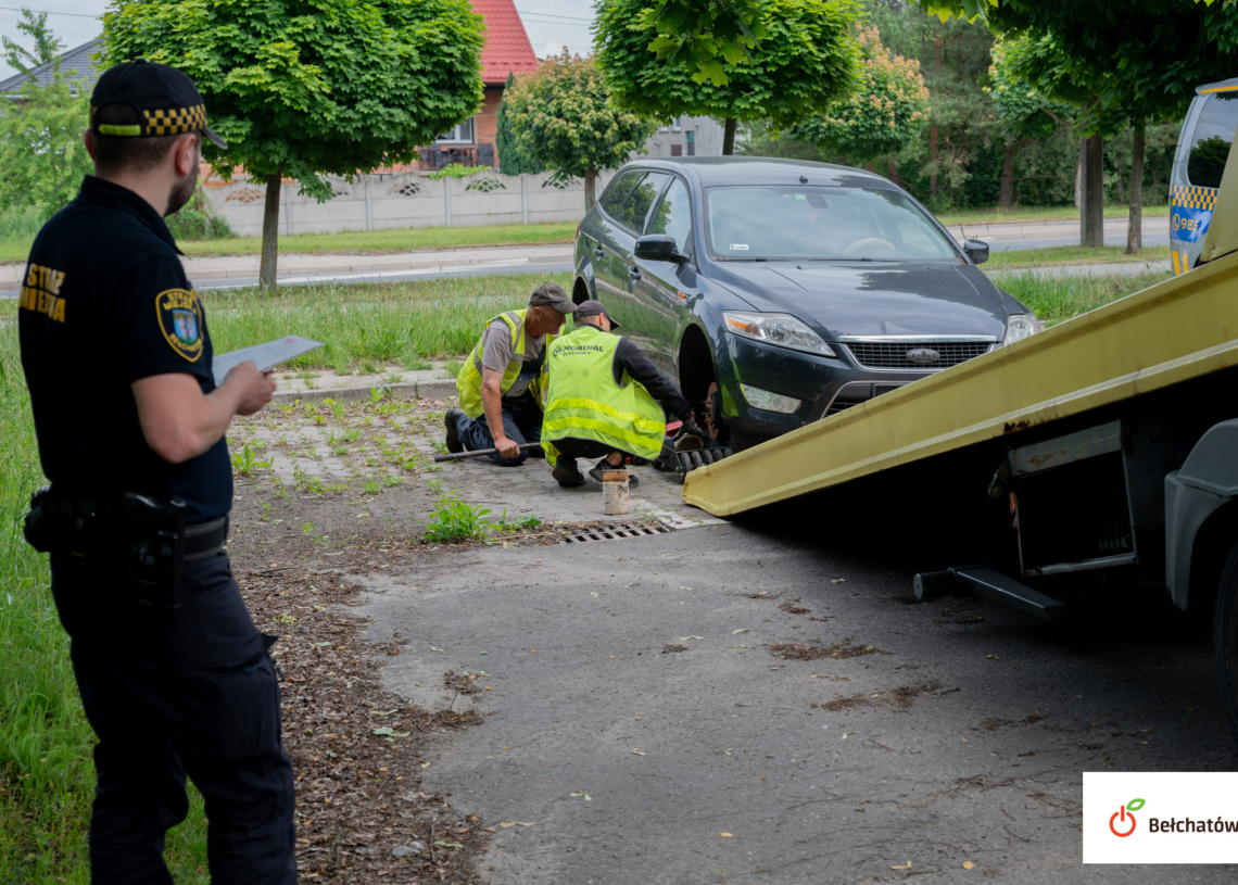 Porzucone samochody znikają z ulic Bełchatowa 1 Porzucone samochody znikają z ulic Bełchatowa