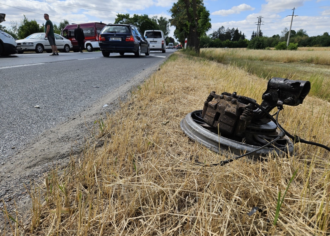 Wypadek na DK74 w Poniatowie. Utrudnienia na trasie Sulejów - Piotrków Trybunalski [ZDJĘCIA]