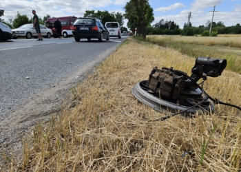 Wypadek na DK74 w Poniatowie. Utrudnienia na trasie Sulejów - Piotrków Trybunalski [ZDJĘCIA]