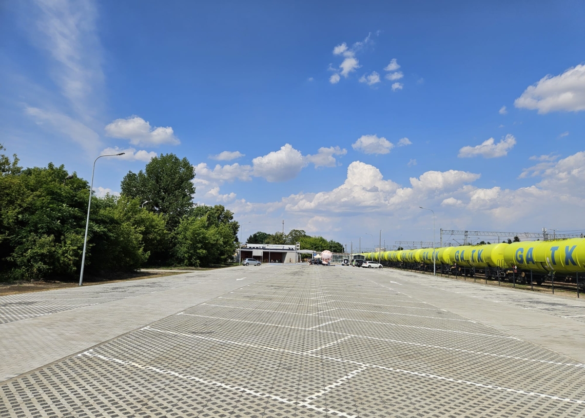 Nowy parking w Koluszkach. 200 miejsc tuż przy dworcu 1 Nowy parking w Koluszkach. 200 miejsc tuż przy dworcu